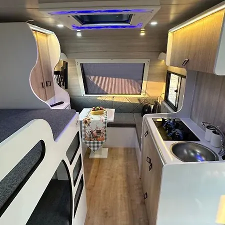 캠프장 Karavan Tosbik